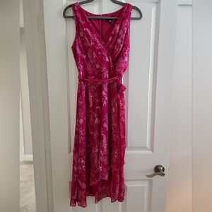 Chaps Floral white Print On Fushia MutiLayer V Dress Lined  Sz  8